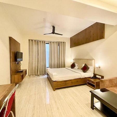 Hotel Rudraksh ! Varanasi !Fully-Air-Conditioned Hotel At Prime Location With Parking Availability, Near Kashi Vishwanath Temple, And Ganga Ghat 2 Exterior foto