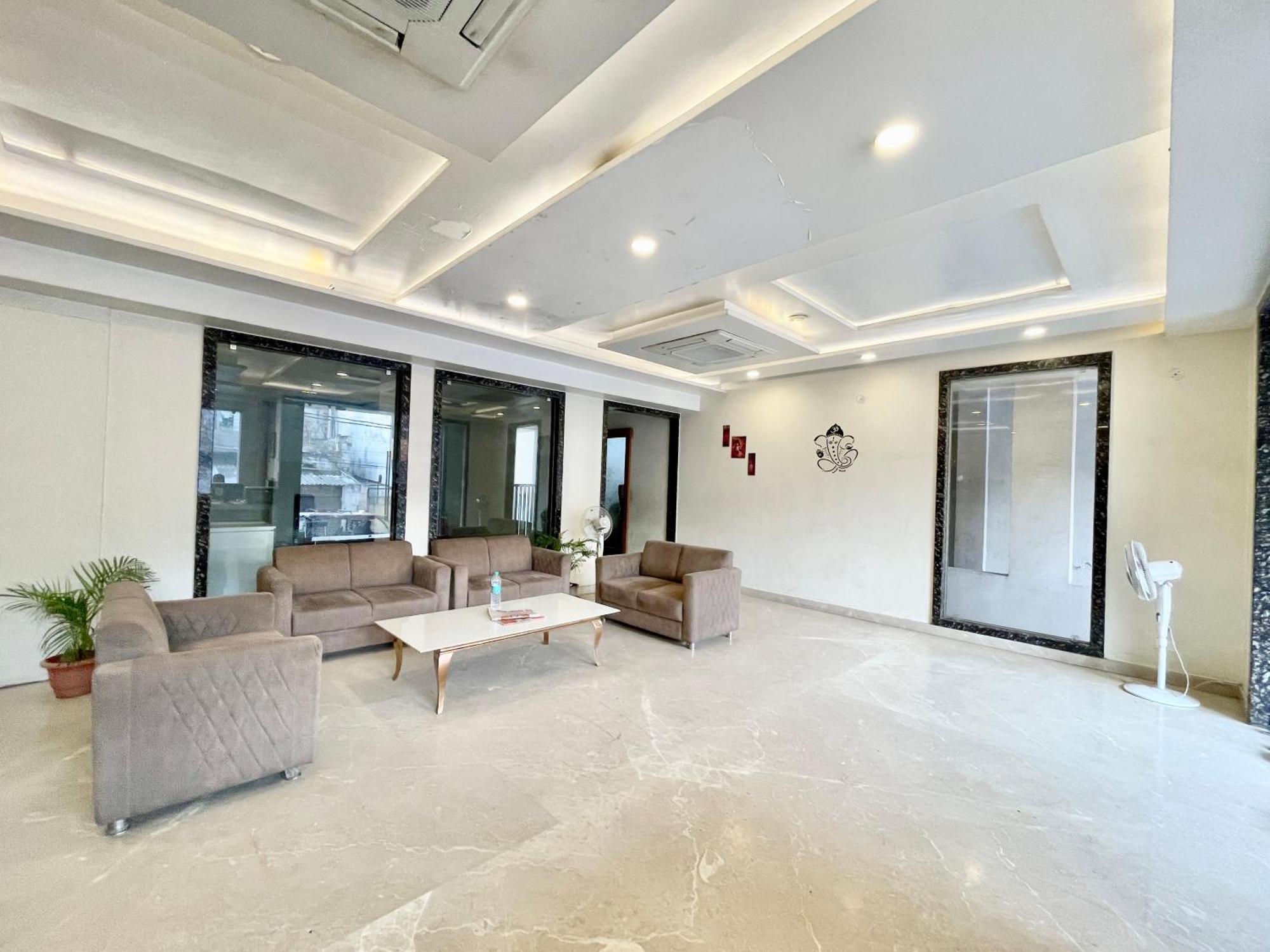 Hotel Rudraksh ! Varanasi !Fully-Air-Conditioned Hotel At Prime Location With Parking Availability, Near Kashi Vishwanath Temple, And Ganga Ghat 2 Exterior foto