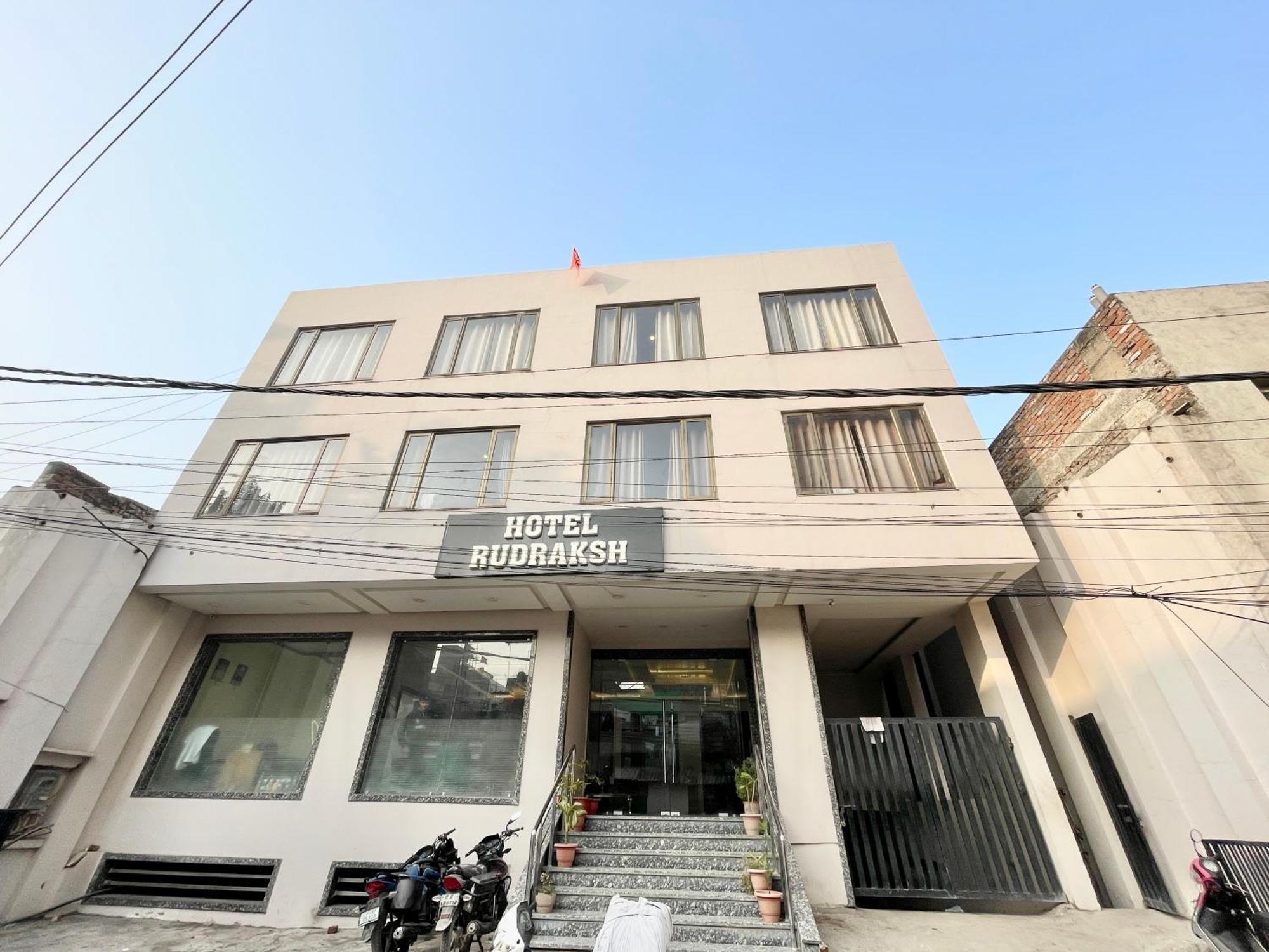 Hotel Rudraksh ! Varanasi !Fully-Air-Conditioned Hotel At Prime Location With Parking Availability, Near Kashi Vishwanath Temple, And Ganga Ghat 2 Exterior foto